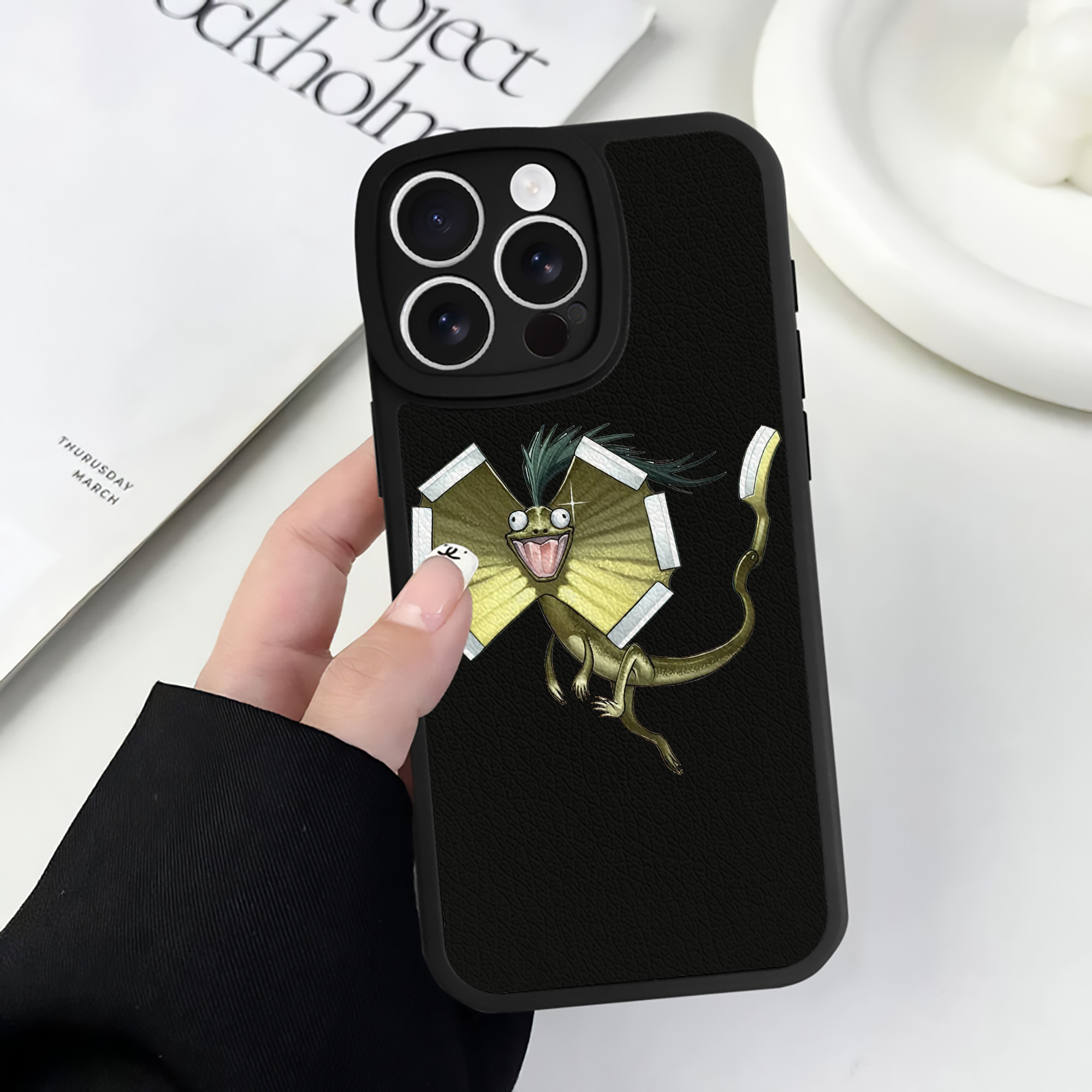 遊☆戯☆王 Yu-Gi-Oh! 【iPhone 16シリーズ対応】シリコンスマホケース（レザー調） 材質：シリコン